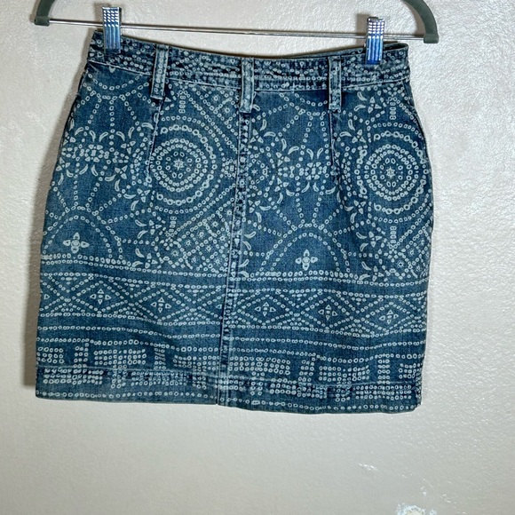 Free people button Jean blue mini skirt with spiral print midrise… - Picture 7 of 11